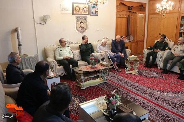 دیدار با خانواده معظم شهدا بروجرد به مناسبت هفته دفاع مقدس دیدار با خانواده معظم شهدا بروجرد به مناسبت هفته دفاع مقدس