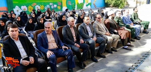 نواختن زنگ ایثار و مقاومت به مناسبت آغاز هفته دفاع مقدس در شهرستان چگنی نواختن زنگ ایثار و مقاومت به مناسبت آغاز هفته دفاع مقدس در شهرستان چگنی