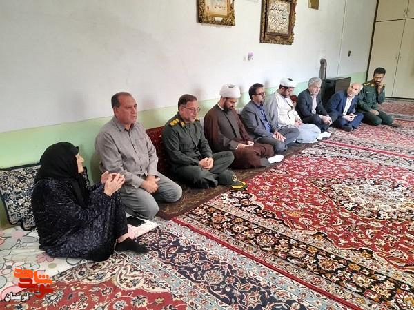 دیدار با خانواده معظم شهدا به مناسبت گرامیداشت هفته دفاع مقدس در شهرستان چگنی دیدار با خانواده معظم شهدا به مناسبت گرامیداشت هفته دفاع مقدس در شهرستان چگنی