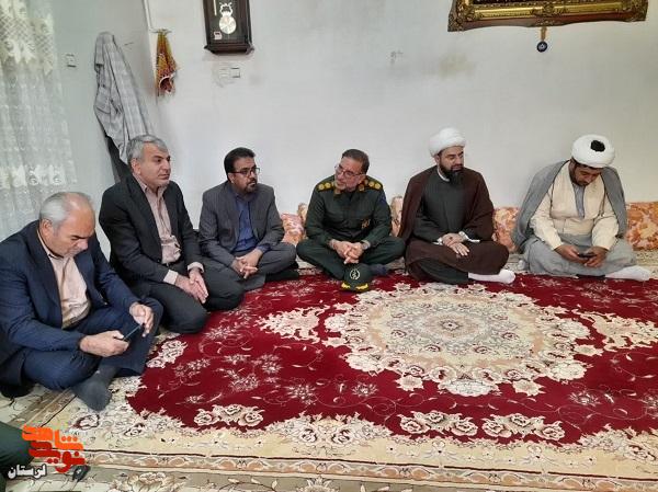 دیدار با خانواده معظم شهدا به مناسبت گرامیداشت هفته دفاع مقدس در شهرستان چگنی دیدار با خانواده معظم شهدا به مناسبت گرامیداشت هفته دفاع مقدس در شهرستان چگنی