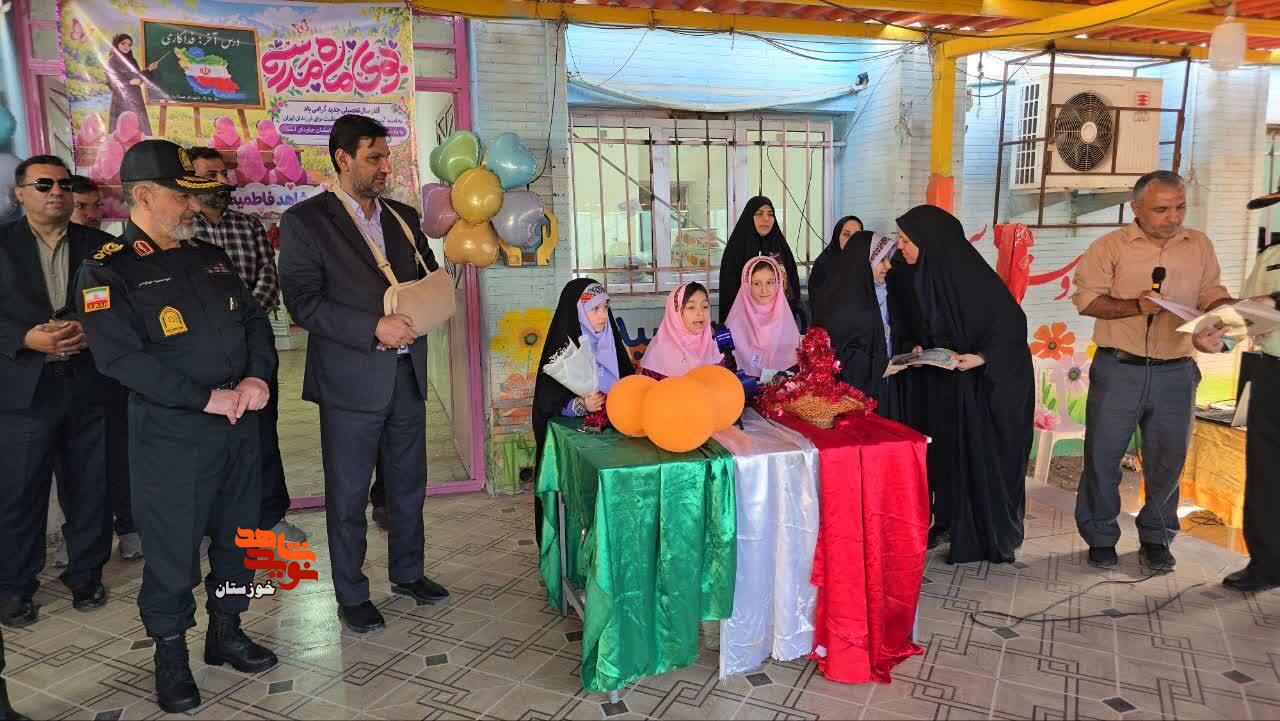گزارش تصویری/ بدرقه فرزند شهید «علی معاوی» به مدرسه توسط مدیرکل بنیاد شهید خوزستان گزارش تصویری/ بدرقه فرزند شهید «علی معاوی» به مدرسه توسط مدیرکل بنیاد شهید خوزستان