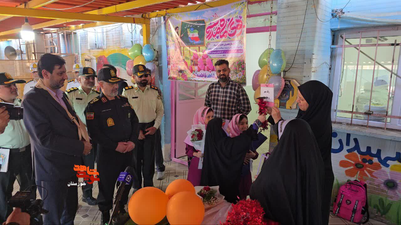گزارش تصویری/ بدرقه فرزند شهید «علی معاوی» به مدرسه توسط مدیرکل بنیاد شهید خوزستان گزارش تصویری/ بدرقه فرزند شهید «علی معاوی» به مدرسه توسط مدیرکل بنیاد شهید خوزستان