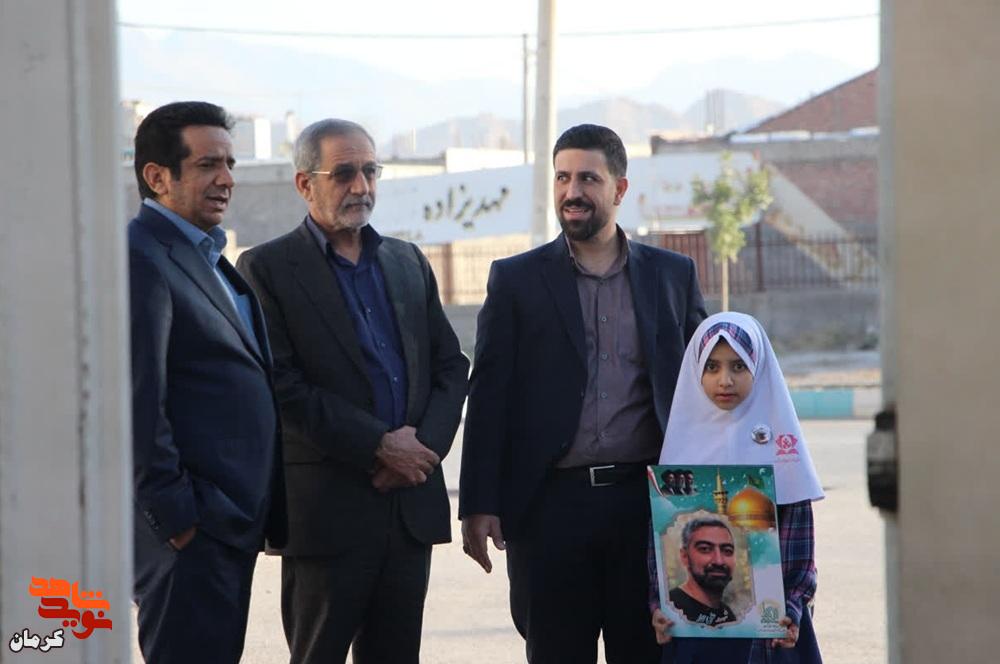 صبح مدرسه با عطر شهادت؛ بدرقه فرزندان شهید «علی حجار حسنزاده» صبح مدرسه با عطر شهادت؛ بدرقه فرزندان شهید «علی حجار حسنزاده»