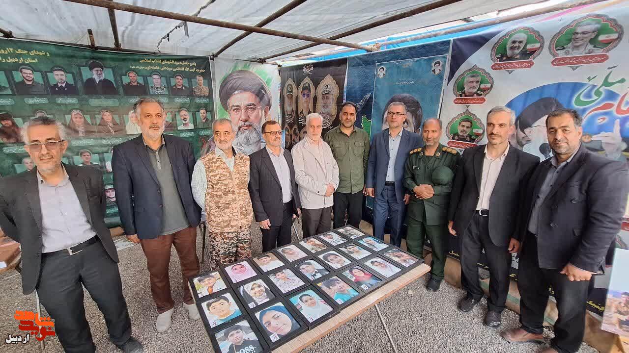 غرفه بنیاد شهید و امور ایثارگران استان اردبیل در نمایشگاه دفاع مقدس غرفه بنیاد شهید و امور ایثارگران استان اردبیل در نمایشگاه دفاع مقدس