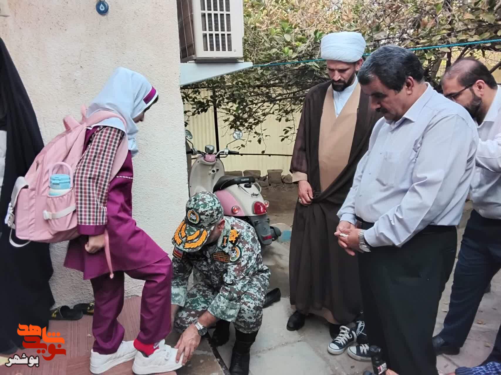 مشایعت فرزندان شهدای «جنگ اقتدار رمضان» تا کلاس درس در بوشهر مشایعت فرزندان شهدای «جنگ اقتدار رمضان» تا کلاس درس در بوشهر