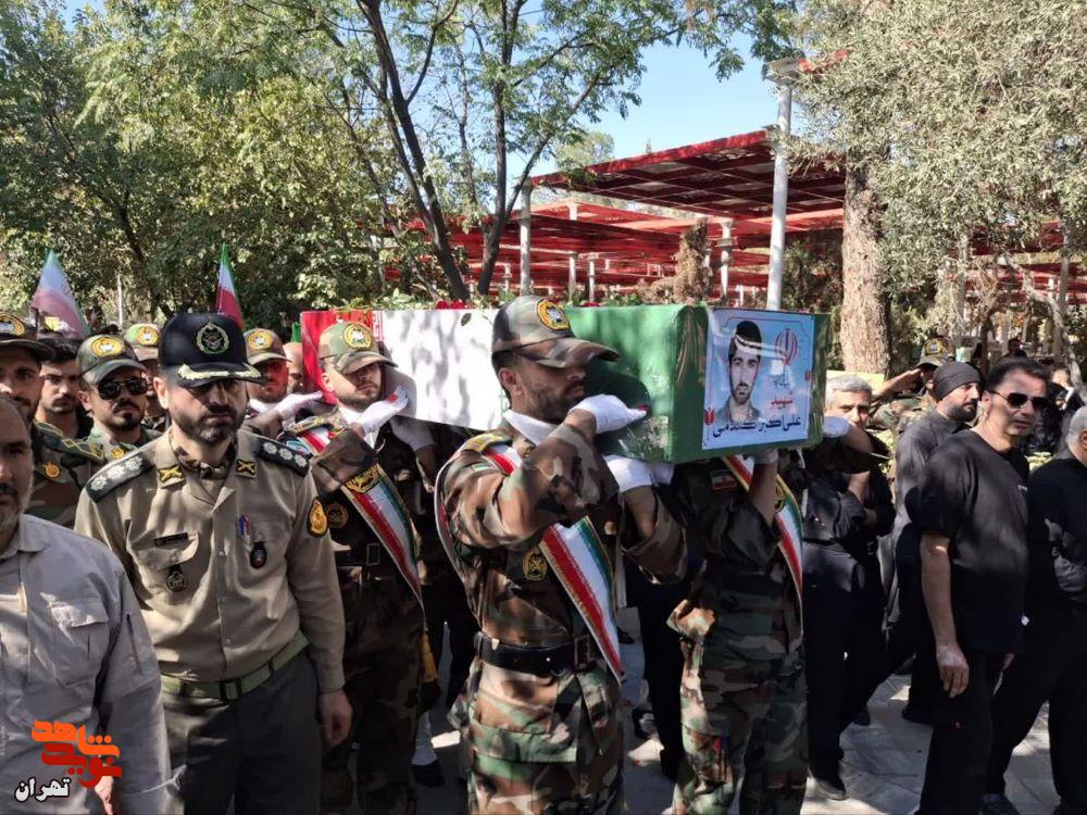 پایانِ ۴۰ سال چشمانتظاری؛ پیکر شهید «علیاکبر گندمی» در آغوش خاک آرام گرفت پایانِ ۴۰ سال چشمانتظاری؛ پیکر شهید «علیاکبر گندمی» در آغوش خاک آرام گرفت
