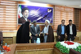 همسر شهید «عبدالرضا رضایی» در دومین یادواره ملی شهدای کارمند بنیاد شهید تجلیل شد