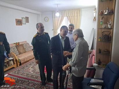 تصاویر/دیدار مدیرکل بنیاد شهید مازندران با خانواده شهید مدافع امنیت در ساری تصاویر/دیدار مدیرکل بنیاد شهید مازندران با خانواده شهید مدافع امنیت در ساری