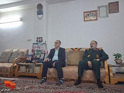 تصاویر/دیدار مدیرکل بنیاد شهید مازندران با خانواده شهید مدافع امنیت در ساری تصاویر/دیدار مدیرکل بنیاد شهید مازندران با خانواده شهید مدافع امنیت در ساری