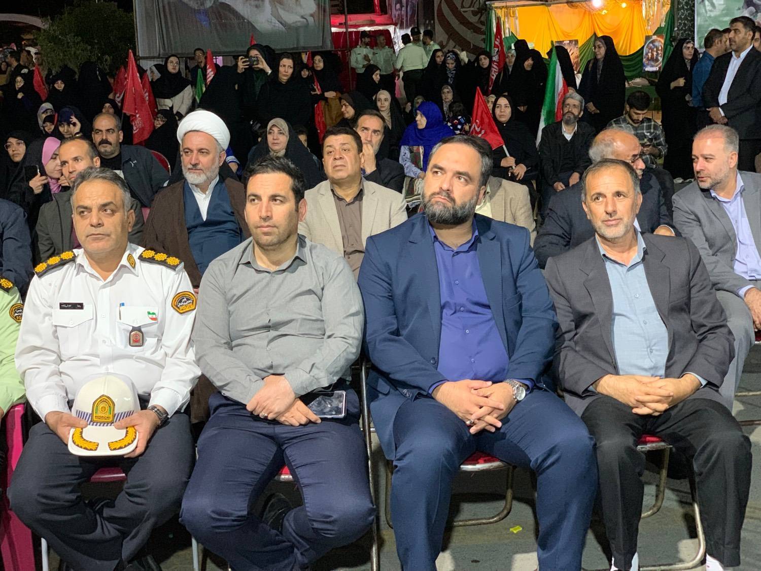 حضور معاون دبیر شورای عالی ترویج و توسعه فرهنگ ایثار و شهادت اجتماع مردمی سنندج حضور معاون دبیر شورای عالی ترویج و توسعه فرهنگ ایثار و شهادت اجتماع مردمی سنندج