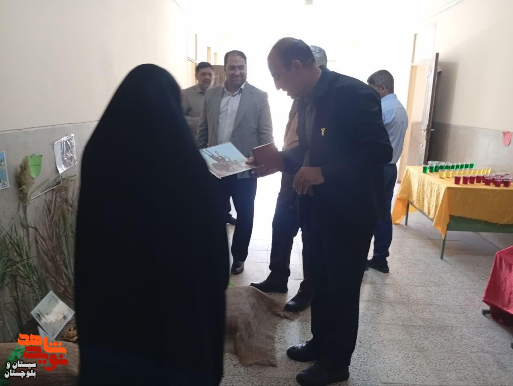 تجلیل از معلمان شاهد و ایثارگر دبستان دخترانه شهید صدوقی زابل