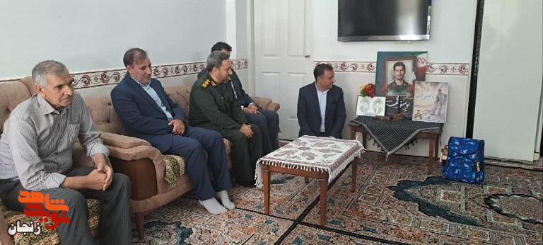 مشایعت فرزند شهید «یوسف محمدی» در نخستین روز سال تحصیلی