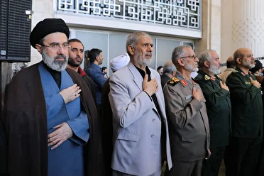 عکس: رهبر انقلاب و رهبر شهید در بزرگداشت شهید نصرالله