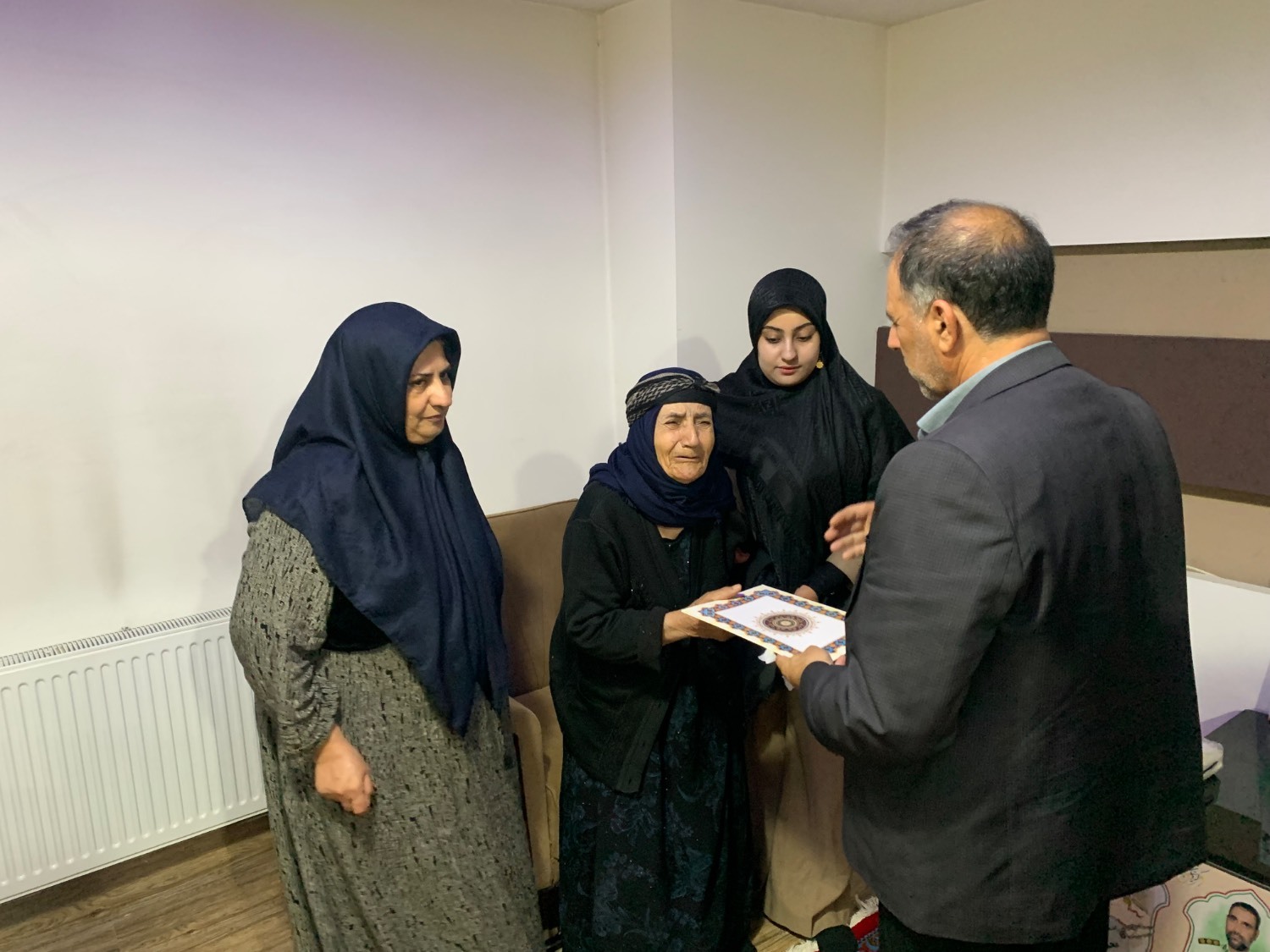 دیدار مدیرکل بنیاد شهید و امور ایثارگران کردستان با خانواده شهدای امنیت