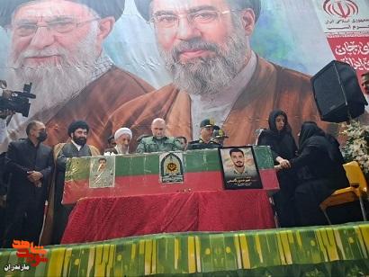 حضور مدیر کل بنیاد مازندران در مراسم شب وداع با شهید مدافع امنیت استوار دوم امیرحسین قاسمی در ساری حضور مدیر کل بنیاد مازندران در مراسم شب وداع با شهید مدافع امنیت استوار دوم امیرحسین قاسمی در ساری