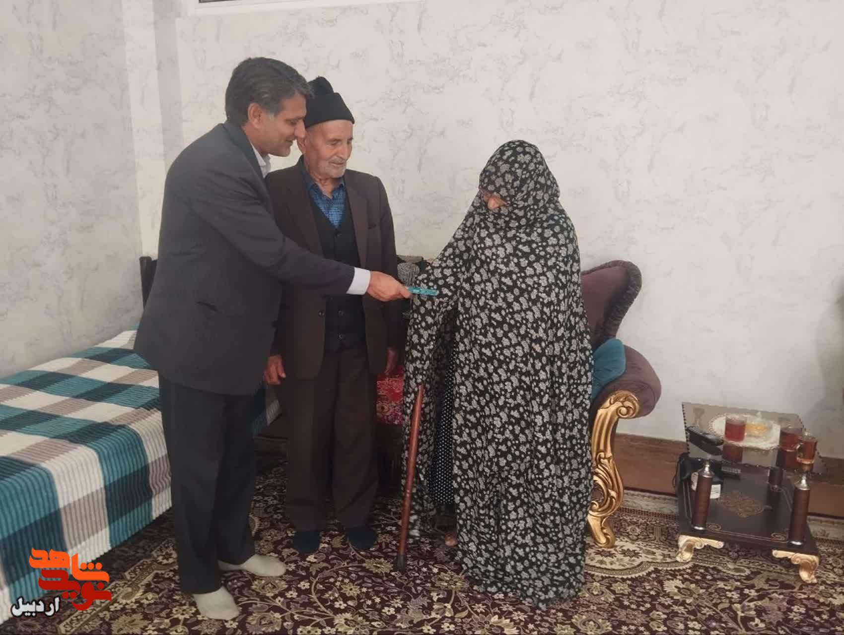 دیدار با والدین شهید «ناصر بهشتی گیللو» در اردبیل
