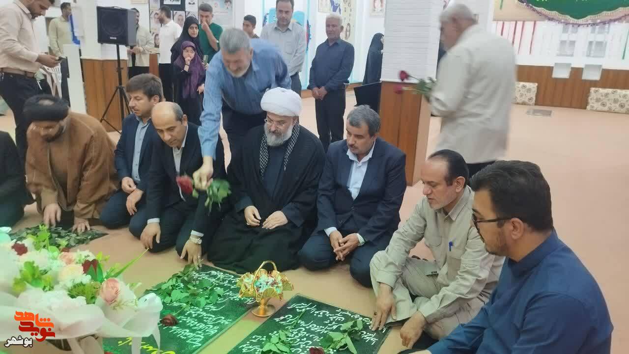 تجدید میثاق مدیرکل بنیاد شهید بوشهر با شهدای نبرد مستقیم با آمریکا در دشتی تجدید میثاق مدیرکل بنیاد شهید بوشهر با شهدای نبرد مستقیم با آمریکا در دشتی