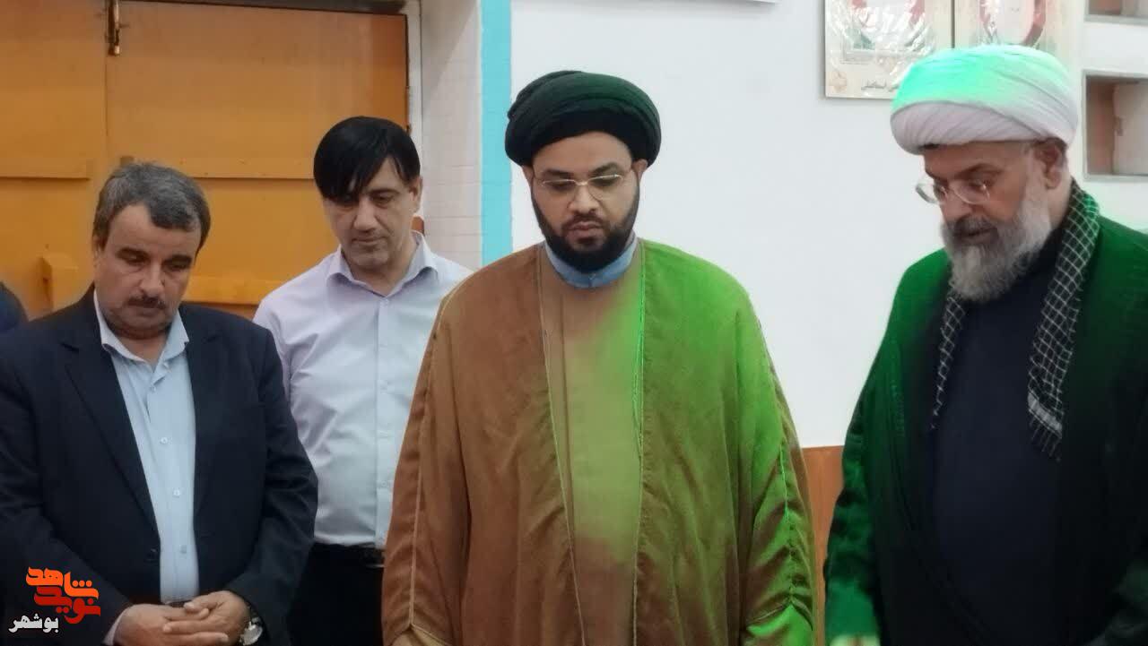 تجدید میثاق مدیرکل بنیاد شهید بوشهر با شهدای نبرد مستقیم با آمریکا در دشتی تجدید میثاق مدیرکل بنیاد شهید بوشهر با شهدای نبرد مستقیم با آمریکا در دشتی