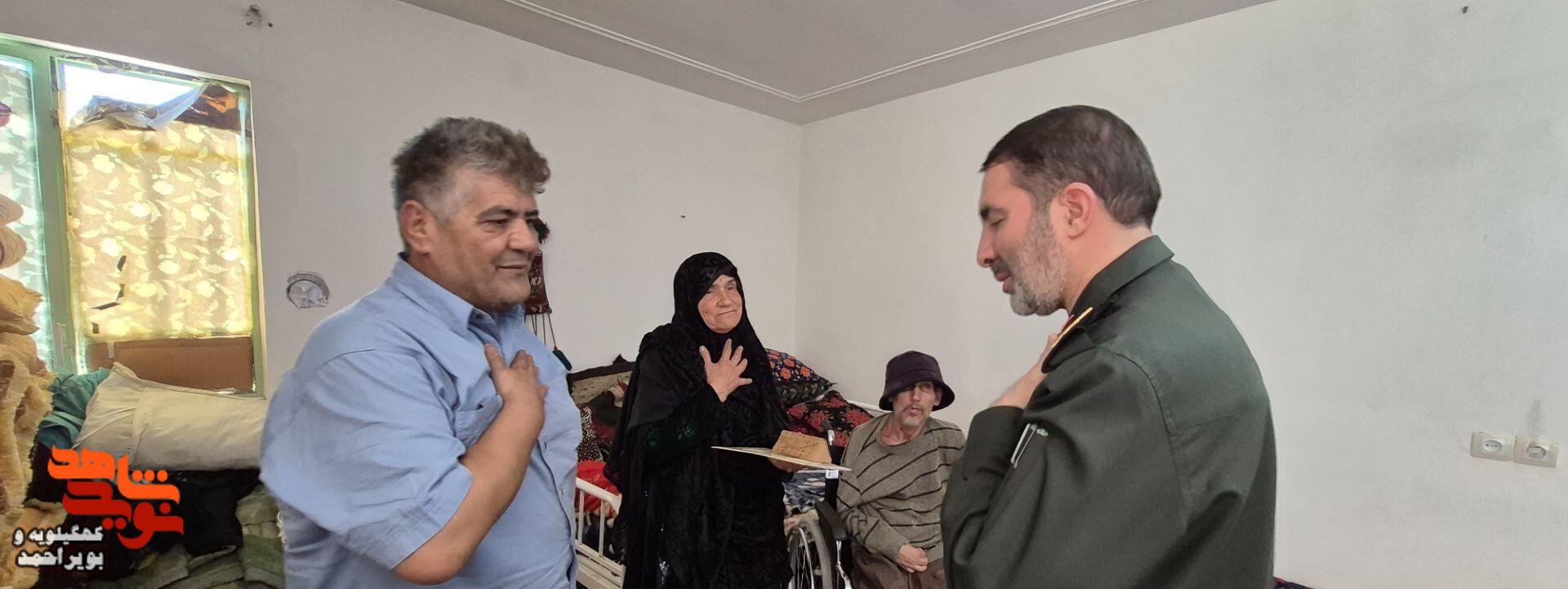 دیدار فرمانده سپاه فتح کهگیلویه‌وبویراحمد با خانواده شهدا