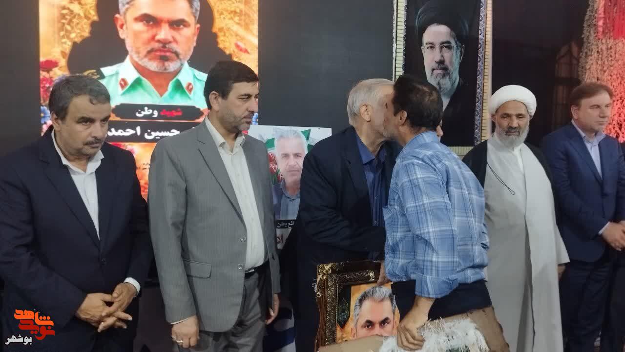گزارش| مسئولان عالی رتبه کشور با ۵ شهید «جنگ اقتدار رمضان» در وحدتیه تجدید میثاق کردند