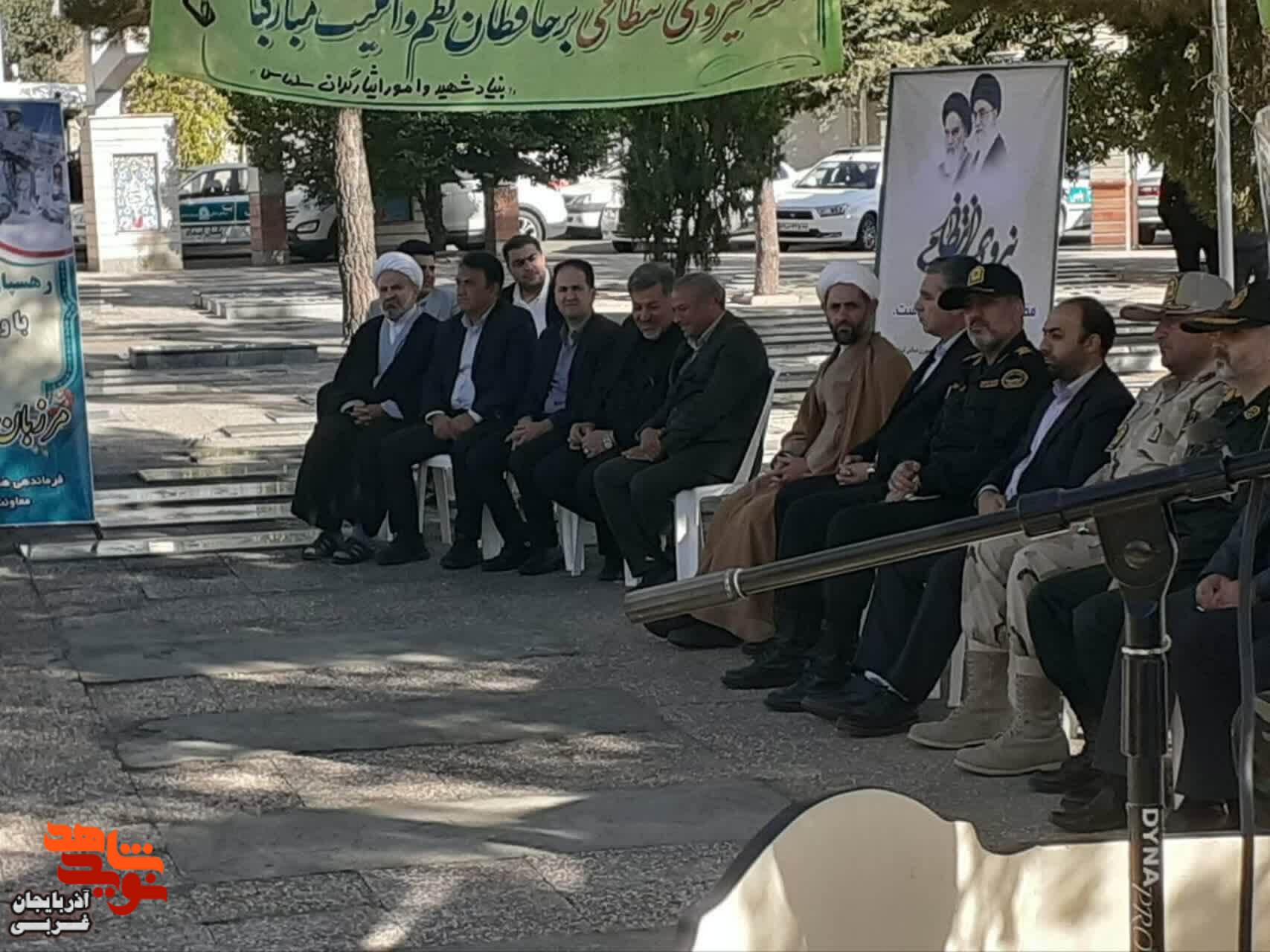 آئین گلباران و عطرافشانی گلزار مطهر شهدای سلماس آئین گلباران و عطرافشانی گلزار مطهر شهدای سلماس