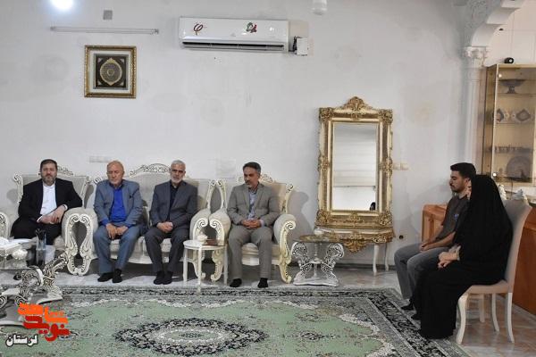 دیدار مدیرکل بنیاد شهید و امور ایثارگران لرستان با خانواده شهید والامقام«حسین بیرانوند» دیدار مدیرکل بنیاد شهید و امور ایثارگران لرستان با خانواده شهید والامقام«حسین بیرانوند»