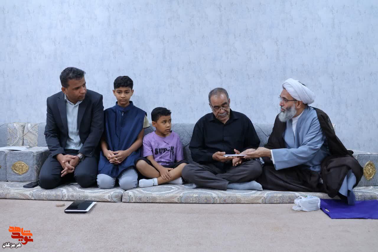 دیدار امام جمعه قشم با فرزندان شهدای معظم در راستای تجلیل از ایثارگران دیدار امام جمعه قشم با فرزندان شهدای معظم در راستای تجلیل از ایثارگران