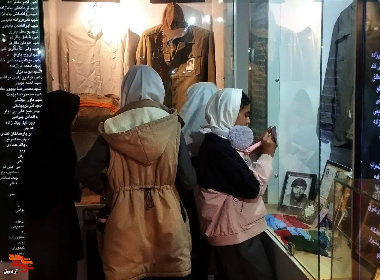 بازدید دانشآموزان دبستان دخترانه دکتر حسابی از موزه شهدای اردبیل+ عکس بازدید دانشآموزان دبستان دخترانه دکتر حسابی از موزه شهدای اردبیل+ عکس