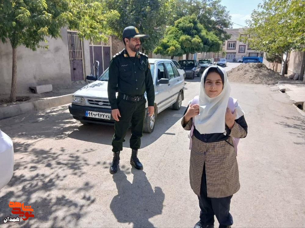 بدرقهای پدرانه برای فرزندان شهدا بدرقهای پدرانه برای فرزندان شهدا