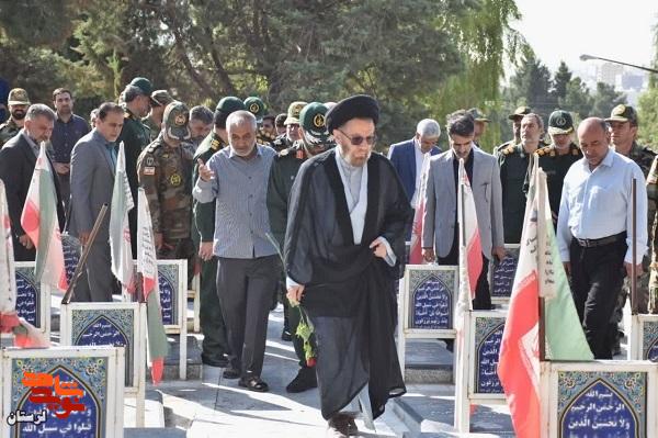 گلزار شهدا خرم آباد عطرافشانی شد گلزار شهدا خرم آباد عطرافشانی شد