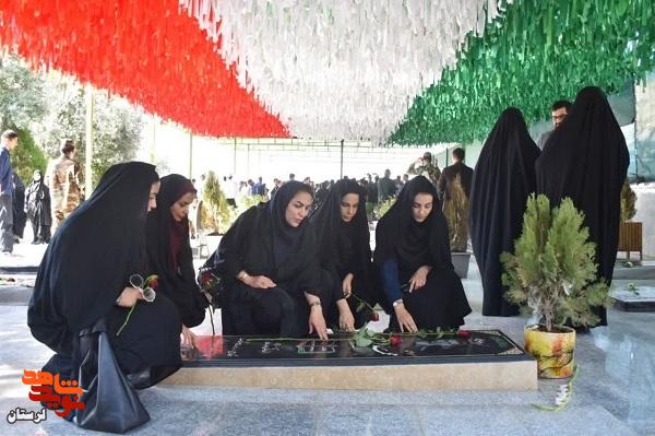گلزار شهدا خرم آباد عطرافشانی شد گلزار شهدا خرم آباد عطرافشانی شد