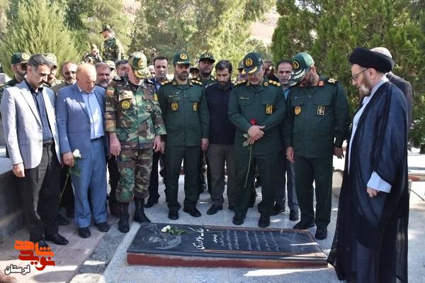 گلزار شهدا خرم آباد عطرافشانی شد گلزار شهدا خرم آباد عطرافشانی شد