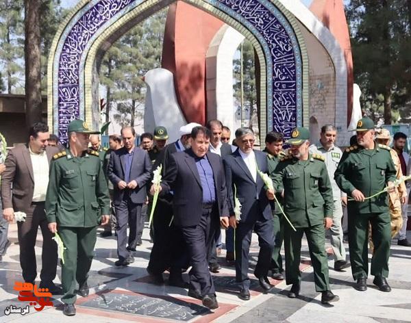 عطرافشانی گلزار مطهر شهدا در بهشت زهرا (س) کوهدشت به مناسبت هفته دفاع مقدس انجام شد عطرافشانی گلزار مطهر شهدا در بهشت زهرا (س) کوهدشت به مناسبت هفته دفاع مقدس انجام شد