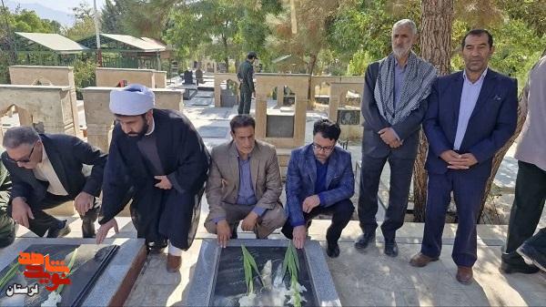 عطرافشانی گلزار شهدای حماسه‌ساز دفاع مقدس در شهرستان دلفان
