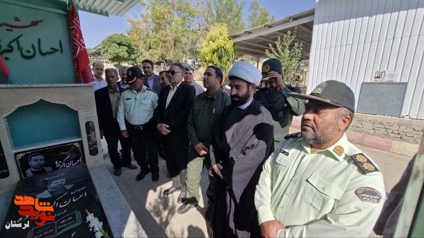 عطرافشانی گلزار شهدای حماسه‌ساز دفاع مقدس در شهرستان دلفان