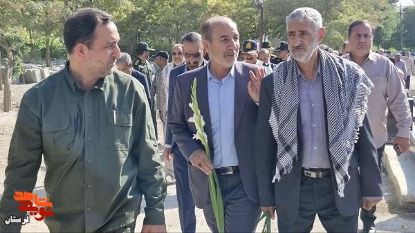 عطرافشانی گلزار شهدای حماسه‌ساز دفاع مقدس در شهرستان دلفان