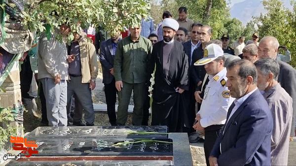 عطرافشانی گلزار شهدای حماسه‌ساز دفاع مقدس در شهرستان دلفان