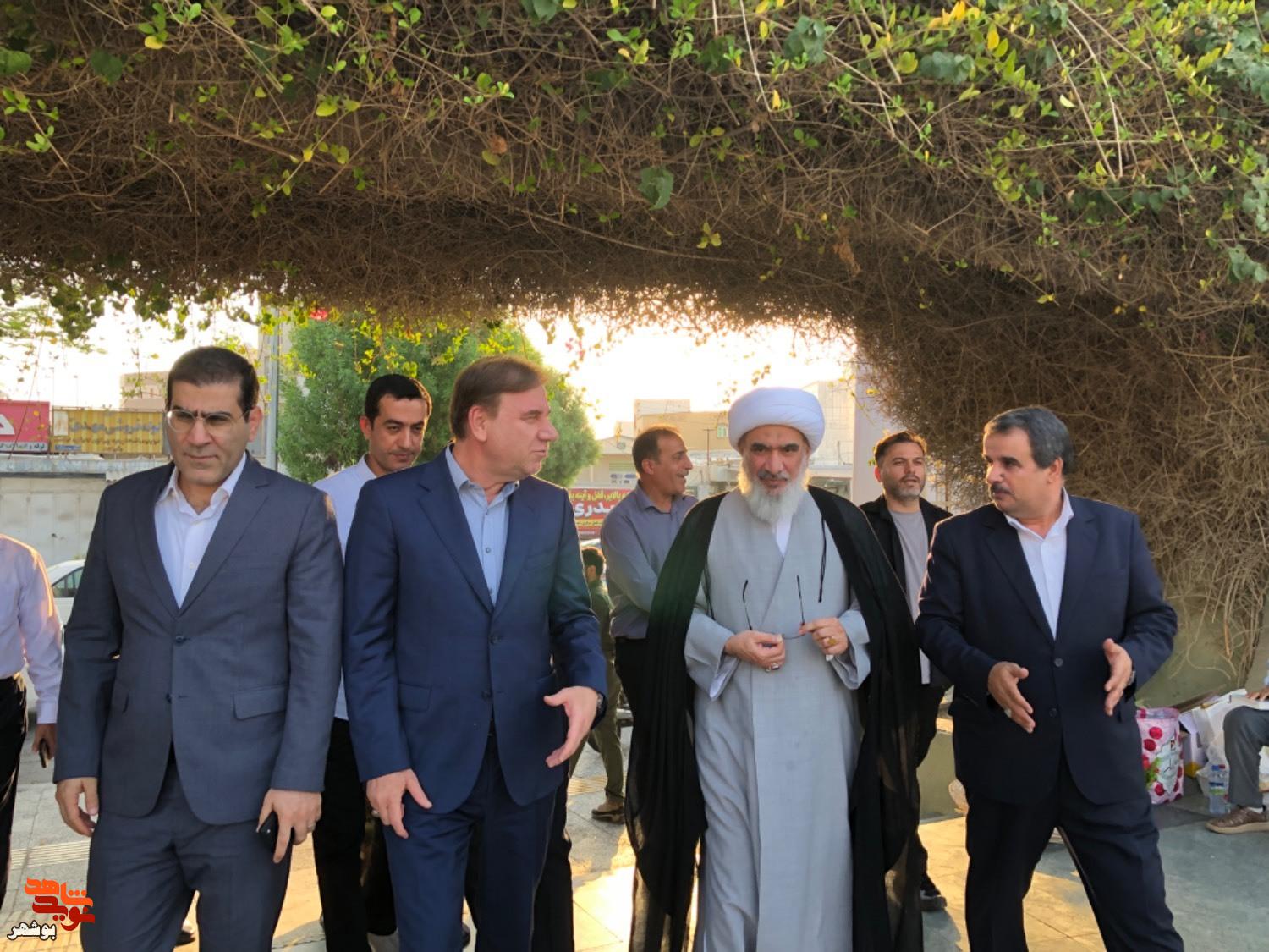 مزار شهدای بهشت صادق بوشهر گلباران شد مزار شهدای بهشت صادق بوشهر گلباران شد