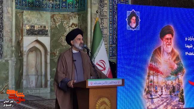 آیین «میهمانی لاله‌ها» از جوار بارگاه منور رضوی و قائد شهید امت اسلامی برگزار شد.