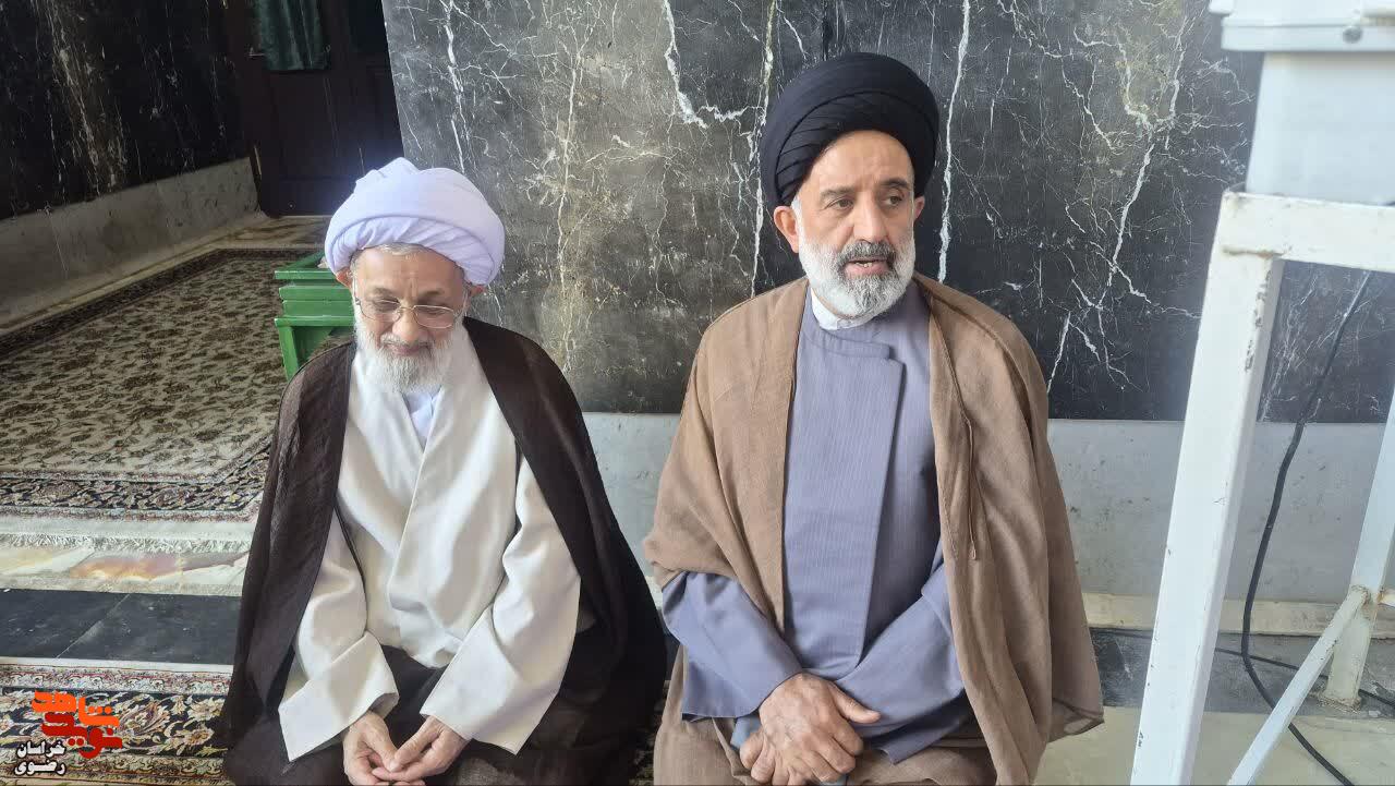 آیین «میهمانی لاله‌ها» از جوار بارگاه منور رضوی و قائد شهید امت اسلامی برگزار شد.