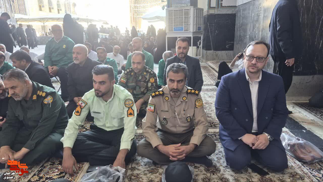 آیین «میهمانی لاله‌ها» از جوار بارگاه منور رضوی و قائد شهید امت اسلامی برگزار شد.