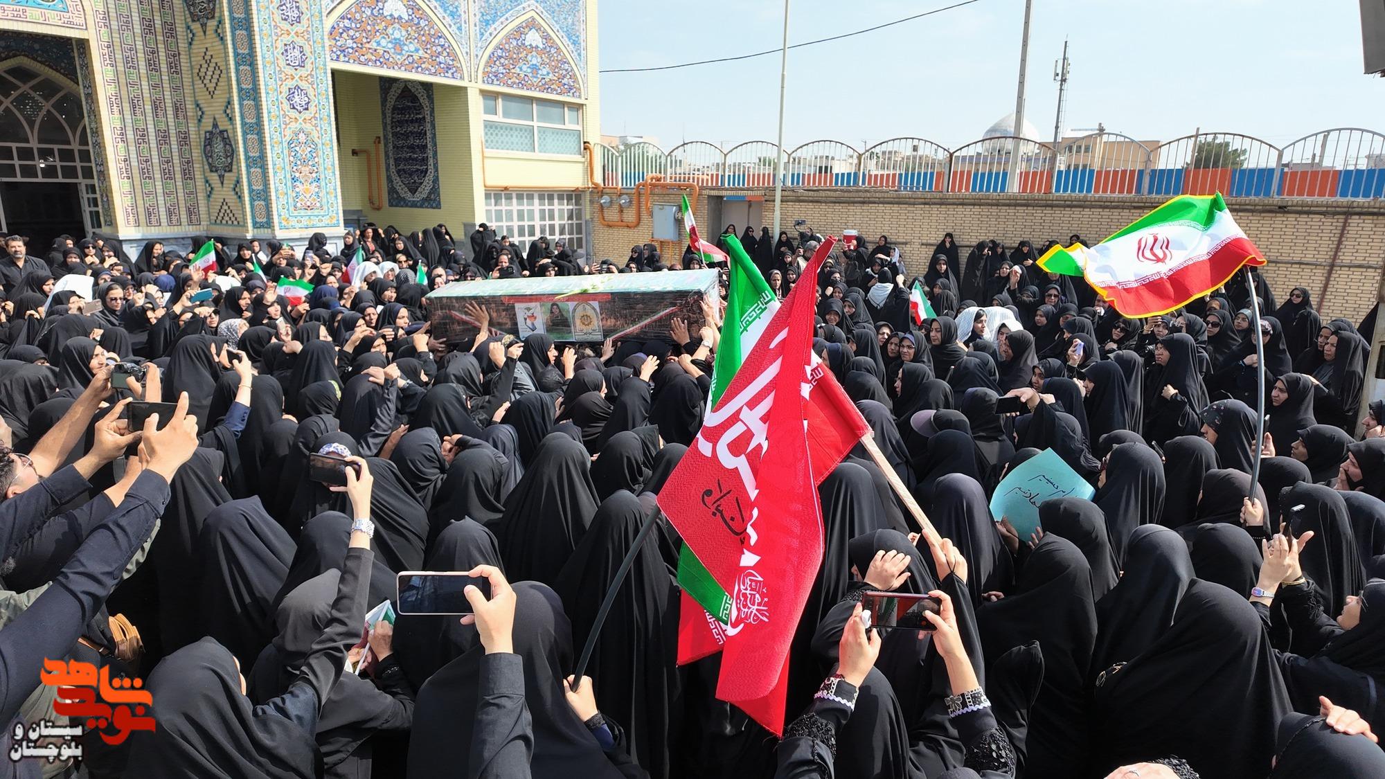 پیکر مطهر شهیده نصرت افتخاری در گلزار شهدای زاهدان آرام گرفت پیکر مطهر شهیده نصرت افتخاری در گلزار شهدای زاهدان آرام گرفت