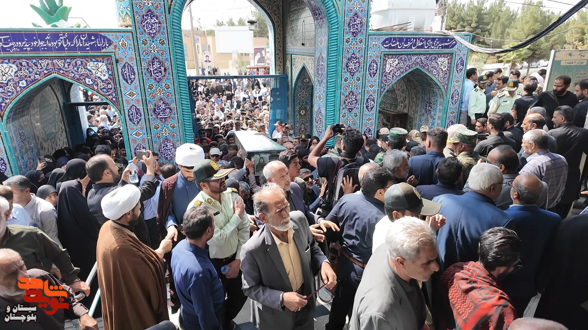 پیکر مطهر شهیده نصرت افتخاری در گلزار شهدای زاهدان آرام گرفت پیکر مطهر شهیده نصرت افتخاری در گلزار شهدای زاهدان آرام گرفت