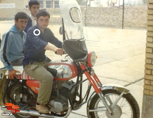 شهید «قاسم خسروی»: شهید هرگز نمیمیرد شهید «قاسم خسروی»: شهید هرگز نمیمیرد