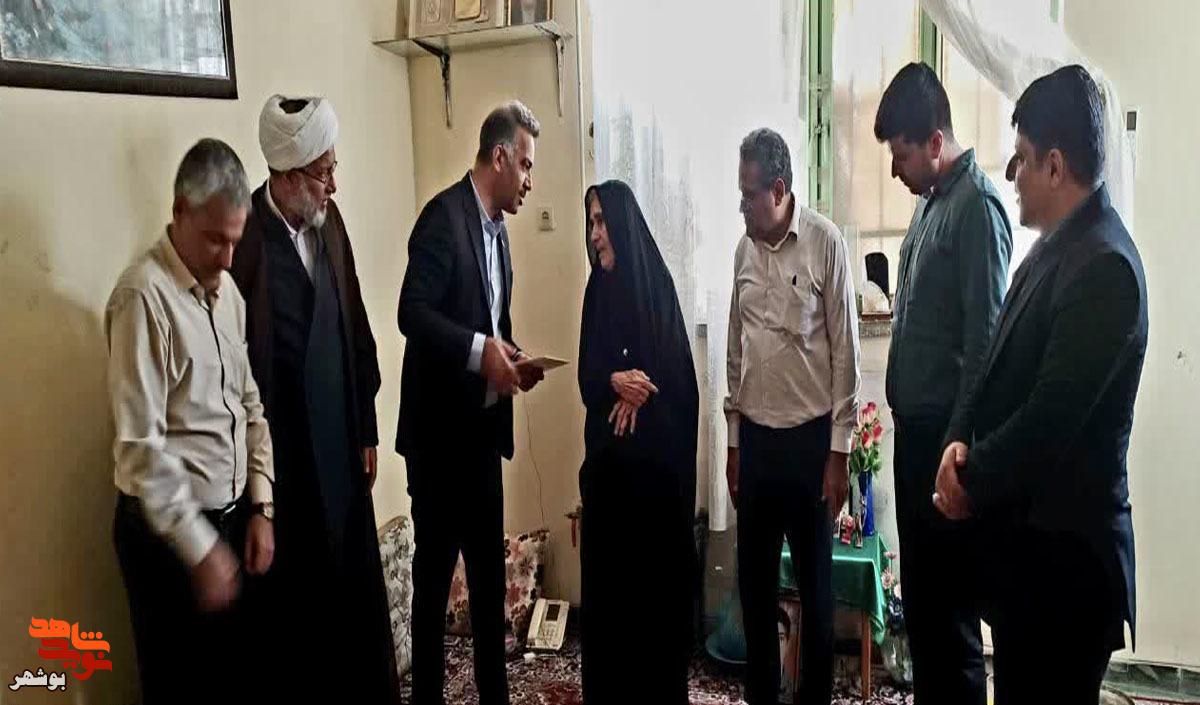 ادای احترام مسئولین به مقام شامخ شهید «مختار موسوی» به روایت تصویر ادای احترام مسئولین به مقام شامخ شهید «مختار موسوی» به روایت تصویر