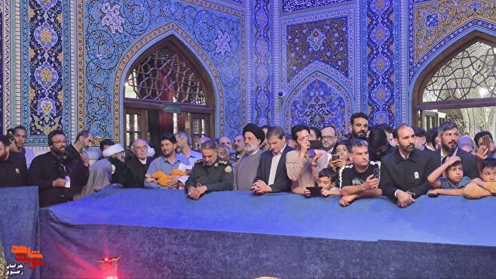 آیین «میهمانی لاله‌ها» از جوار بارگاه منور رضوی و قائد شهید امت اسلامی برگزار شد