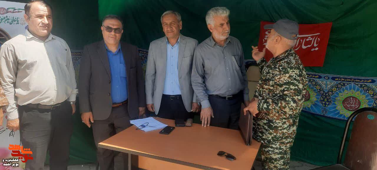 استقرار «میز خدمت» بنیاد شهید در میعادگاه نماز جمعه یاسوج/ تأکید مدیرکل بر پیگیری بیواسطه مطالبات خانوادههای معظم شهدا و ایثارگران استقرار «میز خدمت» بنیاد شهید در میعادگاه نماز جمعه یاسوج/ تأکید مدیرکل بر پیگیری بیواسطه مطالبات خانوادههای معظم شهدا و ایثارگران