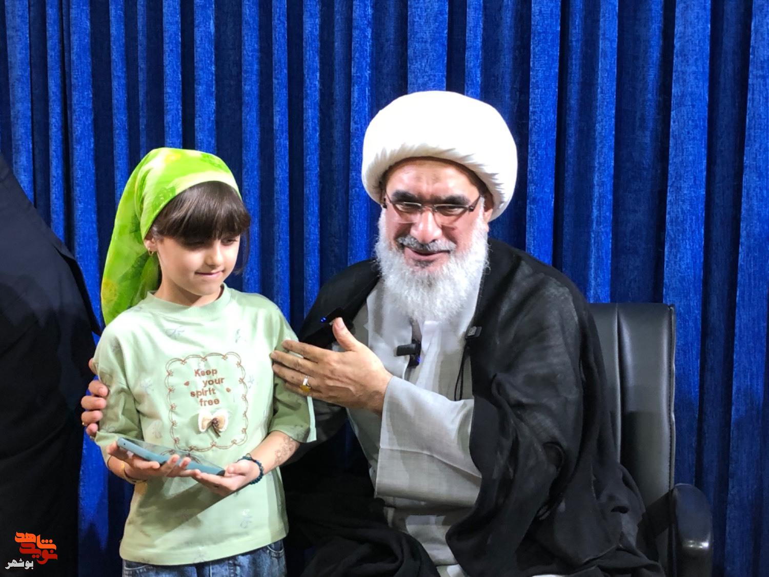 قابهایی از دورهمی پرمهر یادگاران شهدای بوشهر قابهایی از دورهمی پرمهر یادگاران شهدای بوشهر