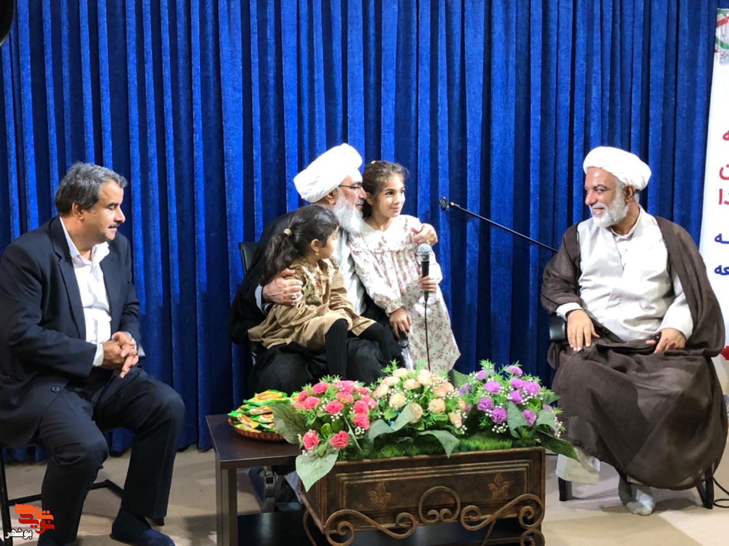 قابهایی از دورهمی پرمهر یادگاران شهدای بوشهر قابهایی از دورهمی پرمهر یادگاران شهدای بوشهر