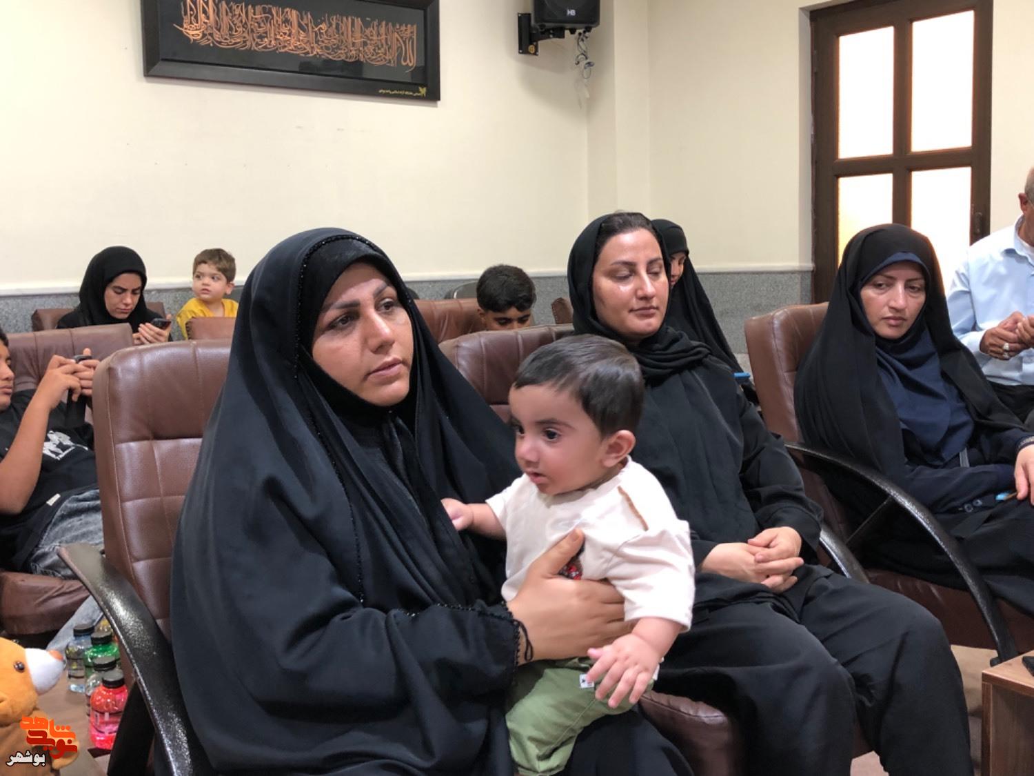 قابهایی از دورهمی پرمهر یادگاران شهدای بوشهر قابهایی از دورهمی پرمهر یادگاران شهدای بوشهر